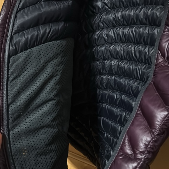 Mountain Hardwear Lightweight Puffer - Picture 4 of 5